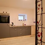 Lejlighed Mint Mit Vorgarten - Karlsbadlove *