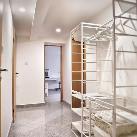Appartement Mint Mit Vorgarten - Karlsbadlove