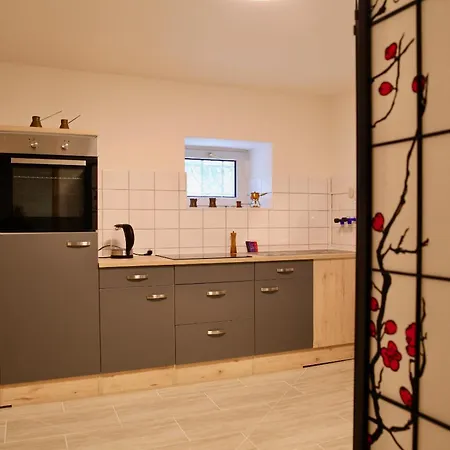 Appartement Mint Mit Vorgarten - Karlsbadlove *