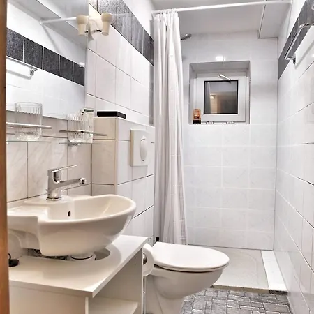 Mint Mit Vorgarten - Karlsbadlove Appartement *